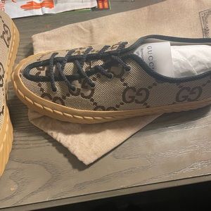 Brown low top Gucci shoes